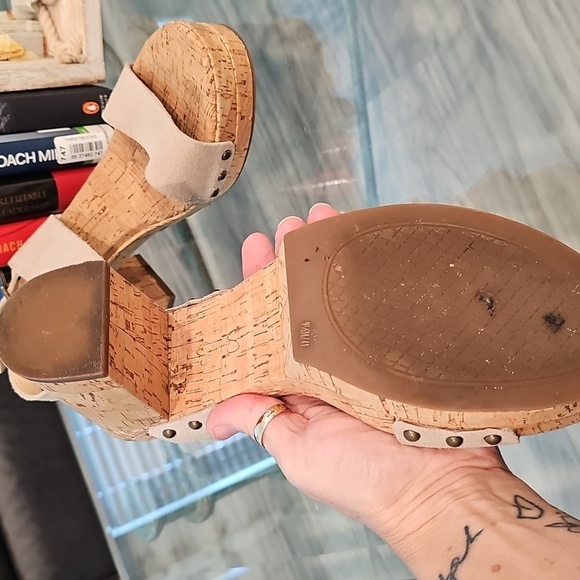 Jessica Simpson Platform Wedge Cork Beige Block Heels Ankle Strap Size 9.5 - Picture 2 of 4
